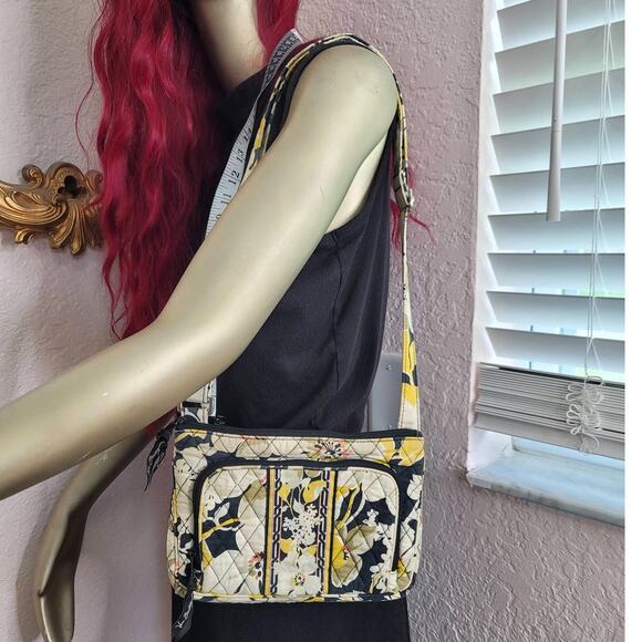 Vera Bradley Beautiful Yellow Patterned Pocketbook Adjustable Strap - Picture 2 of 8